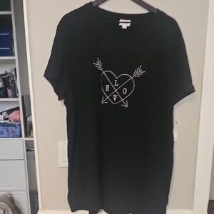 Lularoe 3X Liv Black T-Shirt with Baby Pink Heart Design